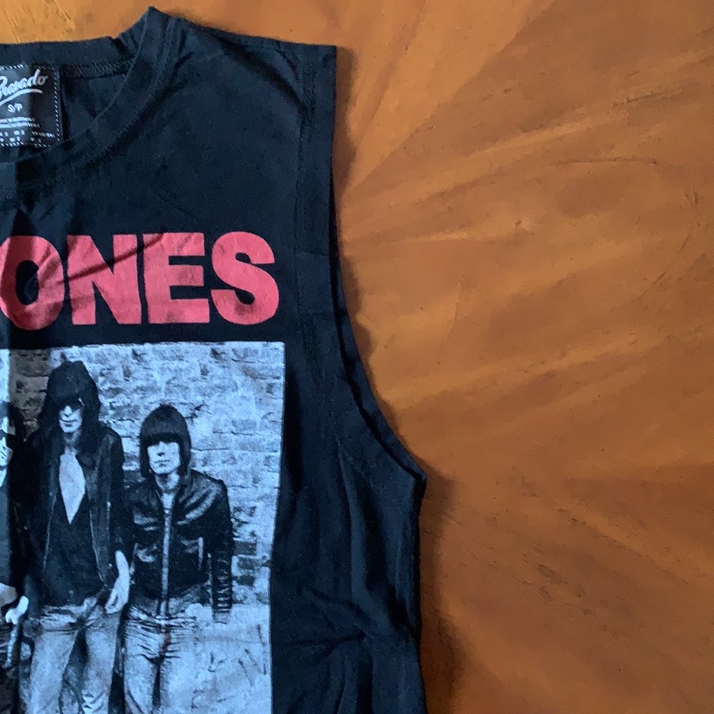 F21 RAMONES TANK - Picture 3 of 5